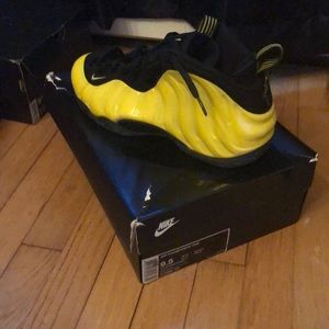 Men’s air foam posite one’s- yellow size 9.5